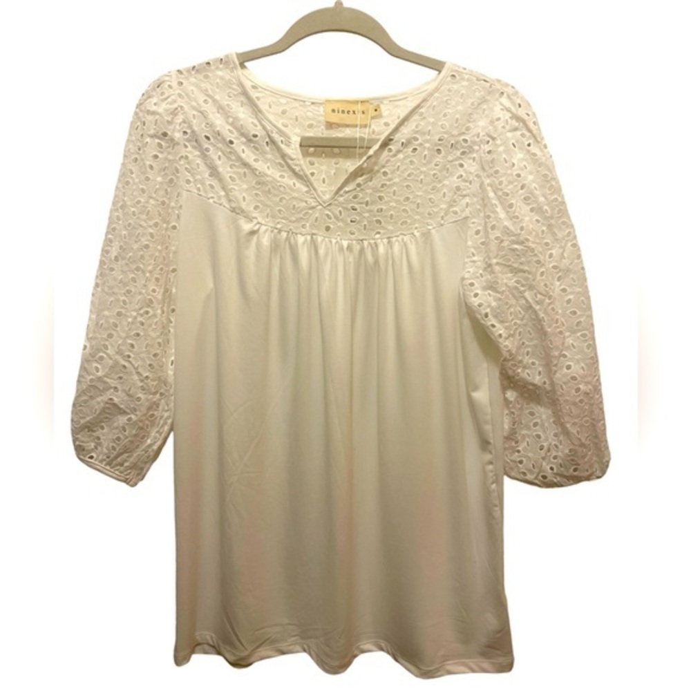 Ninexis  White Eyelet Top Size M NWT